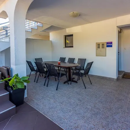 Kuca Deleut * 노비비노돌스키