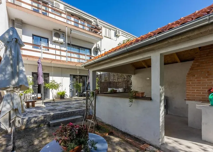 Holiday home Kuca Deleut
