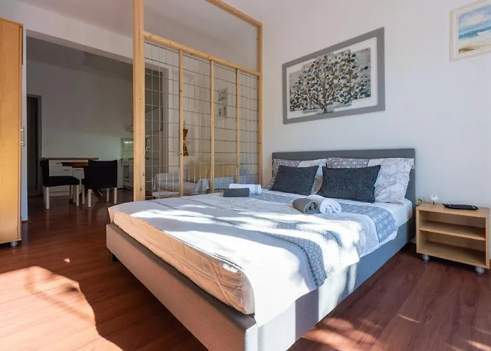 Kuca Deleut Holiday home *