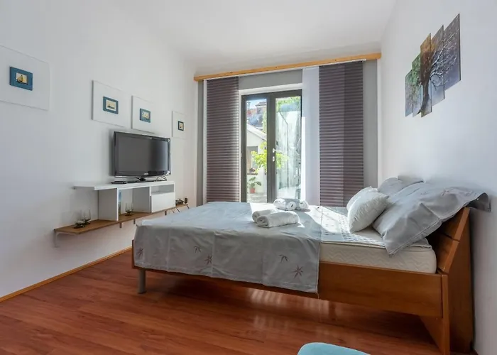 Holiday home Kuca Deleut