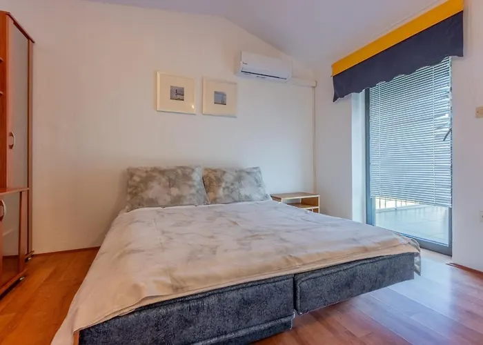 Kuca Deleut Holiday home Novi Vinodolski